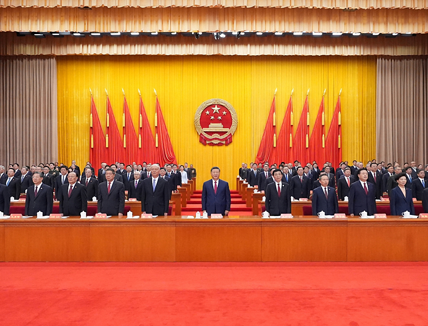 新疆维吾尔自治区成立70周年庆祝大会隆重举行 习近平出席大会